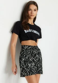 Trendyol Gewoontjes - Short - Black -Magasin Général De Mode 5cba02d4ca3d4e699333b2397125f8f3