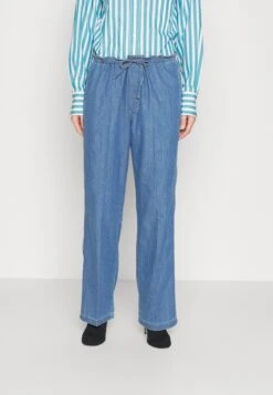 Victoria Beckham Drawstring Trouser - Jean Boyfriend - Mid-Blue Wash -Magasin Général De Mode 5cd7ec27c5ae482fb6a179e55934180d
