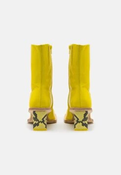 Miista Brenda Boots - Bottines - Yellow -Magasin Général De Mode 5d9ec0d1ae8b4ff5953b17f7e97ffec5