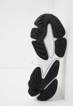 Adidas Originals Ozweego - Baskets Basses - Ftwr White/Ftwr White/Core Black -Magasin Général De Mode 5ef76ac9fc494a9f97fac77b330890ea