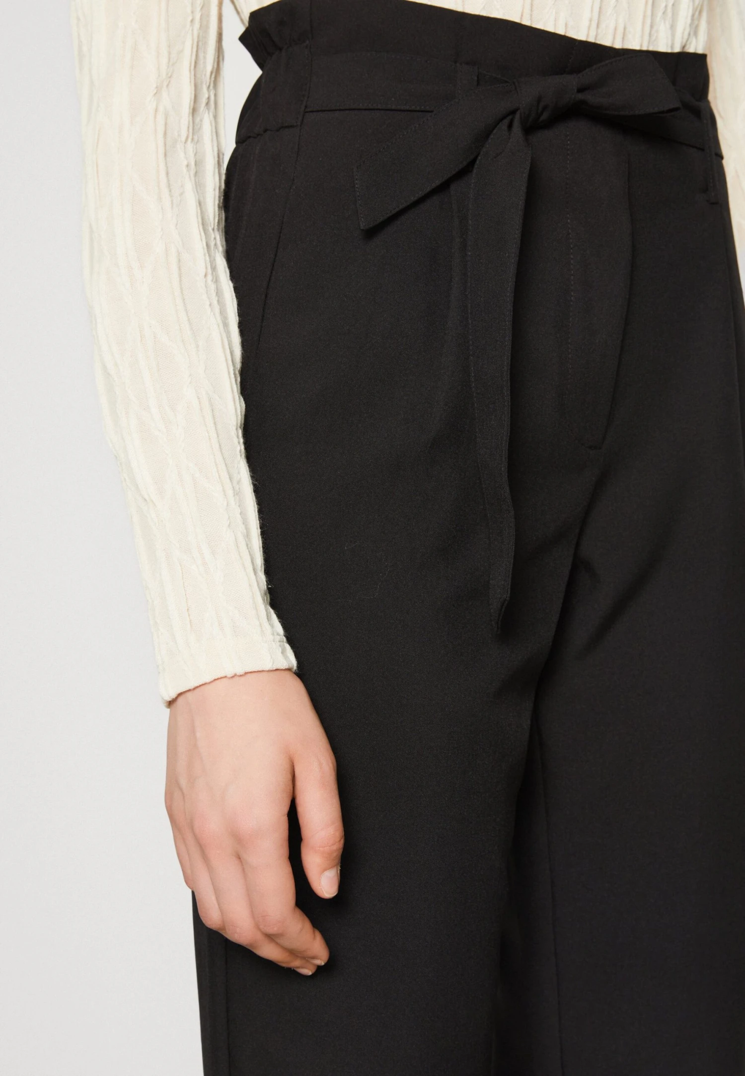 Vila Viriley Hana Regular Tie Pants - Pantalon Classique - Black 6 Vila Viriley Hana Regular Tie Pants - Pantalon Classique - Black – Image 4