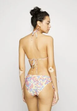 Becksöndergaard Oline Frill Bikini Top - Haut De Bikini - Multi Colour -Magasin Général De Mode 60f093955d594fc5bf8319686acb2af1