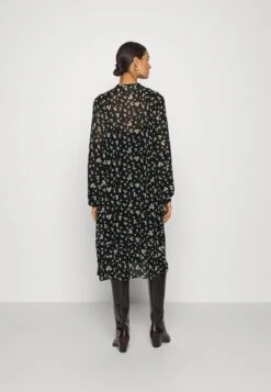SAMSØE SAMSØE Elma Shirt Dress - Robe De Jour - Dark Meadow -Magasin Général De Mode 61ef5082323f4f4c82a44a651b1b8821