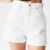 PULL & BEAR High Waist Paperbag - Short En Jean - White -Magasin Général De Mode 62911d5a76514eb7ad66afe50a5f72f9