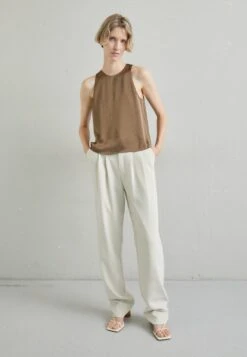 Nouvelles versions -Magasin Général De Mode 62fa3ae778fd4deb9d5350b9d7c1e8cf