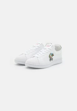 Lacoste X Netflix - Sneakers Court Femme - Baskets Basses - White/Green 10 Lacoste X Netflix - Sneakers Court Femme - Baskets Basses - White/Green -Magasin Général De Mode 64751a39c8f34e0ebff355962a3ba6b1