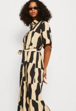Minimum Idinna - Robe Chemise - Safari -Magasin Général De Mode 68de928471384660945f9c715ac14f5b