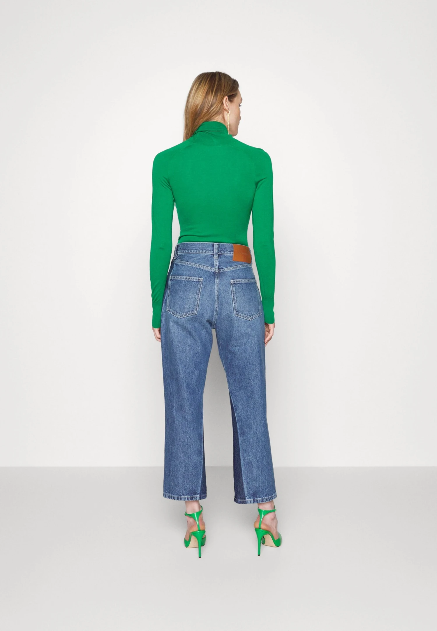 Victoria Beckham Jean Droit - Shadow Wash 6 Victoria Beckham Jean Droit - Shadow Wash – Image 4