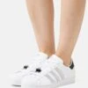 Adidas Originals Superstar W - Baskets Basses - White/Silver /Black 1 Adidas Originals Superstar W - Baskets Basses - White/Silver /Black -Magasin Général De Mode 6c2259b4b996422ebc67527e866d573f