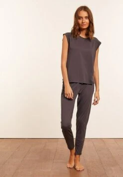 ETAM Gam - Haut De Pyjama - Anthracite 9 ETAM Gam - Haut De Pyjama - Anthracite -Magasin Général De Mode 6dff2a83fe0f487ab771364467e02459
