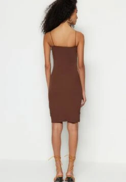 Trendyol Twoss21El2327 - Robe Fourreau - Dark Brown -Magasin Général De Mode 6e6d404d75bc4105b4d7c3dcb5acd54a