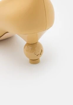 Renza - Escarpins - Miele -Magasin Général De Mode 6f9a7af644664ea089b8ea4c96ceddc9