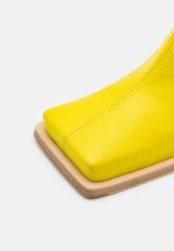 Miista Brenda Boots - Bottines - Yellow -Magasin Général De Mode 702fd3ddf15546e498348040d2682b20