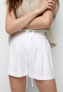 PULL & BEAR Basic Bermuda - Short - White -Magasin Général De Mode 757e536e6f474aea8315a723f928121e