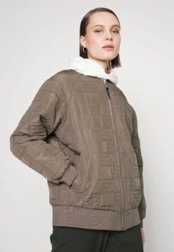 Esmé Studios Espetra Bomber Jacket - Blouson Bomber - Brown 11 Esmé Studios Espetra Bomber Jacket - Blouson Bomber - Brown -Magasin Général De Mode 7664b46a80be41d8acee9a6b2f939086