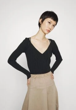 Lightweight V-Neck - Pullover - Black