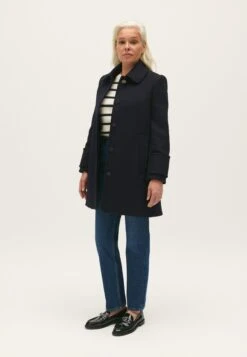 CLAUDIE PIERLOT Gaustine - Manteau Court - Marine -Magasin Général De Mode 7bac1fdbf84e443391c0725e0cac78b1