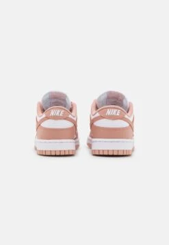 Nike Sportswear Dunk - Baskets Basses - White/Rose Whisper 9 Nike Sportswear Dunk - Baskets Basses - White/Rose Whisper -Magasin Général De Mode 7c2bbcc30f294bd792e4d07805cf600a