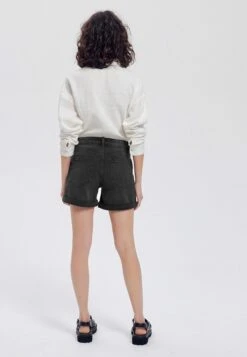 Short En Jean - Jean Noir 9 Short En Jean - Jean Noir -Magasin Général De Mode 7de885c6e4be4f50a02b5bbcdd56bbff