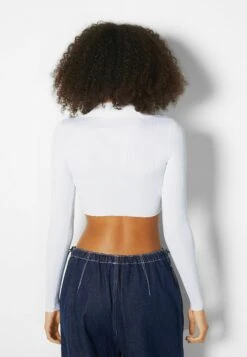 BERSHKA Cropped Buttoned - Gilet - Off White -Magasin Général De Mode 7f375aa5f4ab40298e8fd47da92f5eaa