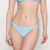 Side Tie Brief - Bas De Bikini - Light Blue -Magasin Général De Mode 84fa43d576cf41b1b8a4678266f368ff