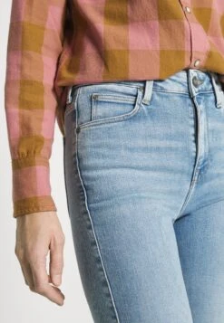 Lee Breese - Jean Flare - Elevated Energy 15 Lee Breese - Jean Flare - Elevated Energy -Magasin Général De Mode 8697d50bc2d941ba98211d5de22fc764