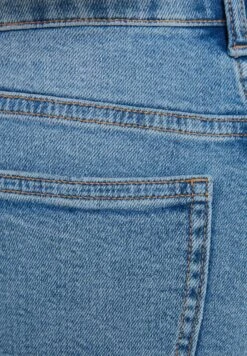 BERSHKA Roll-Up - Short En Jean - Light-Blue Denim -Magasin Général De Mode 884872a5f17d4018aa1c36e2f7ecfc74