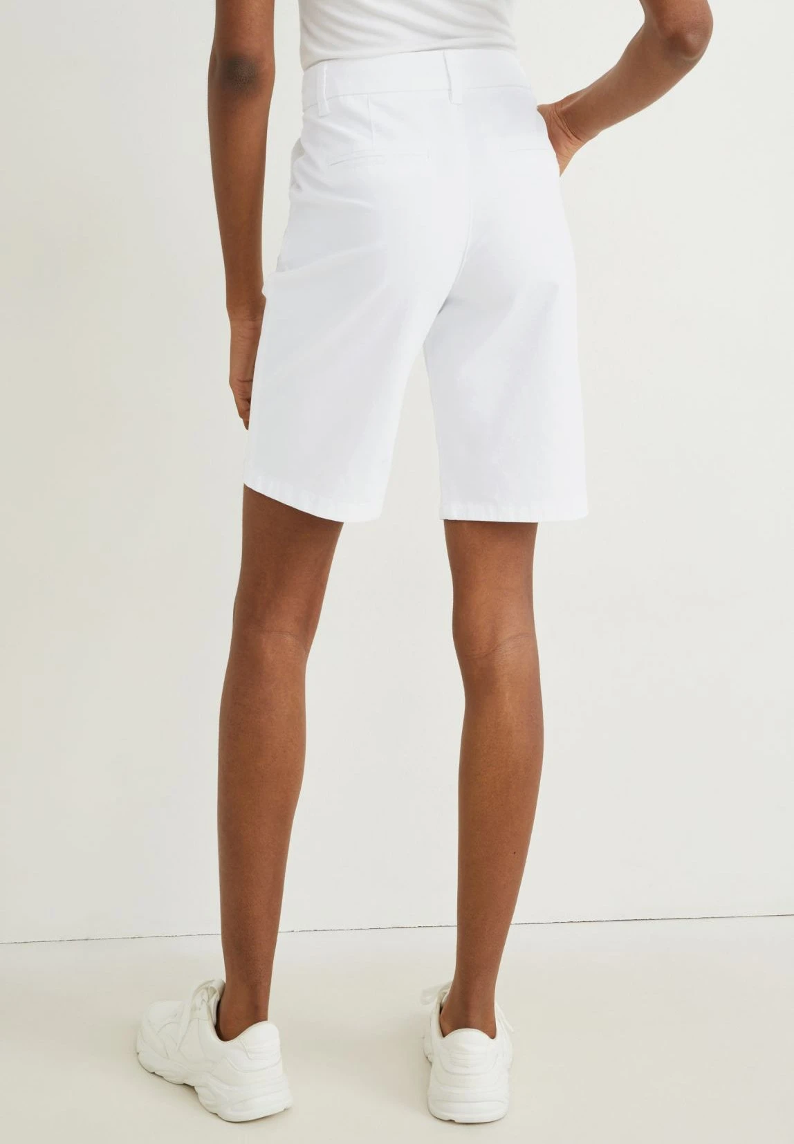 Short - White 5 Short - White – Image 3