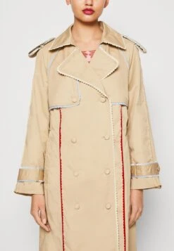 SISTER JANE Orchard Scallop Trim - Trench - Beige -Magasin Général De Mode 8b3a6db5f83d4099b1f61350bdeafe35