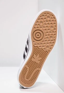 Adidas Originals Nizza - Baskets Basses - Ftwwht/Cblack/Ftwwht -Magasin Général De Mode 8cf858ca197445b98e494c5d35aa460b