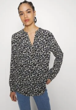 ESPRIT Henley Blouse - Blouse - Khaki Green -Magasin Général De Mode 8dd5460348ac44c9860c3ad390aa2c19