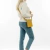 Emma - Sac Bandoulière - Mustard 2 Emma - Sac Bandoulière - Mustard -Magasin Général De Mode 8e21255ef9ca494faf9b055bf3557941