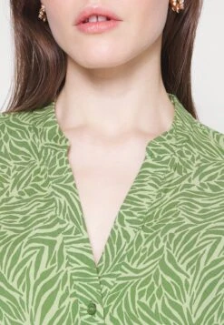 Vero Moda Tall Blouse - Reseda/Sara -Magasin Général De Mode 8edd5b8396f74b31a8b2086830b766a2