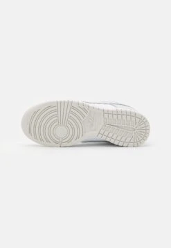Nike Sportswear Dunk - Baskets Basses - White/Photon Dust White 10 Nike Sportswear Dunk - Baskets Basses - White/Photon Dust White -Magasin Général De Mode 93c35aab5e444ed1831eedf8172b7150