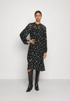 Magasin Général De Mode -Magasin Général De Mode 950017a1ba6a49569613449c2955473a