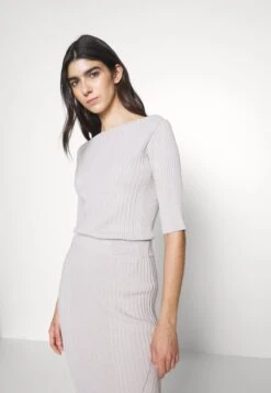 Calvin Klein Iconic 1/2 Sleeve - T-Shirt Imprimé - Silver Gray 11 Calvin Klein Iconic 1/2 Sleeve - T-Shirt Imprimé - Silver Gray -Magasin Général De Mode 9577b84746444bc9a08e5fed0b45738a