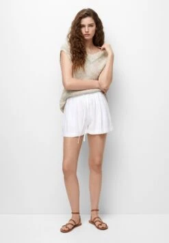 PULL & BEAR Basic Bermuda - Short - White -Magasin Général De Mode 9855c0aa7359490ca13ec14bb94b586f