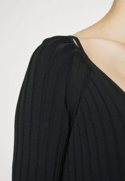 Lightweight V-Neck - Pullover - Black 17 Lightweight V-Neck - Pullover - Black -Magasin Général De Mode 988a29d1d3be4969b31a93ddf657141d