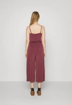 Monki Combinaison - Red Dark 9 Monki Combinaison - Red Dark -Magasin Général De Mode 996ea2c65bb84c3085209a3424d22103