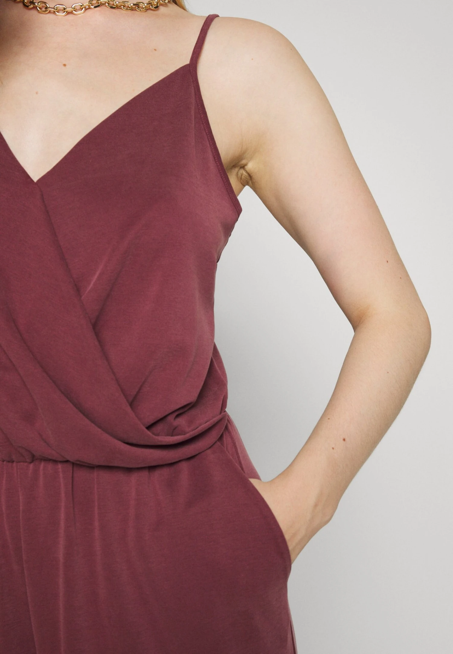 Monki Combinaison - Red Dark 7 Monki Combinaison - Red Dark – Image 5