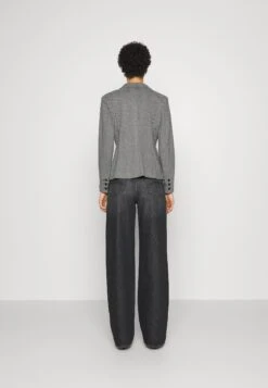 Emporio Armani Blazer - Nero -Magasin Général De Mode 9a4032ac4054471d9aafb2e8f5b2e33d