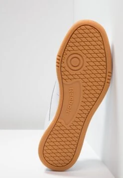 Reebok Classic Club C 85 Unisex - Baskets Basses - White/Royal 12 Reebok Classic Club C 85 Unisex - Baskets Basses - White/Royal -Magasin Général De Mode 9a70abb042314c659037da7aa35cd8c9