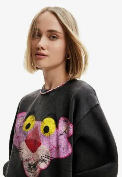 Desigual Distressed Pink Panther - Sweatshirt - Black -Magasin Général De Mode 9c3af0705928446eb2739cef602ab3ff