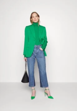 Victoria Beckham Jean Droit - Shadow Wash 13 Victoria Beckham Jean Droit - Shadow Wash -Magasin Général De Mode 9d0601666ead42349340c208245f226e