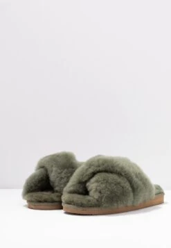 Shepherd Lovisa - Chaussons - Olive -Magasin Général De Mode 9d2a964c969d4394b5c645413490caf2