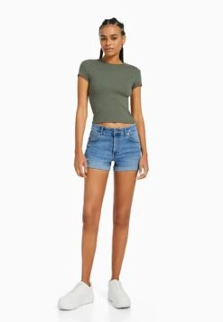 BERSHKA Roll-Up - Short En Jean - Light-Blue Denim -Magasin Général De Mode 9ee0ba54b94c4cee93349c2fa18c87e2