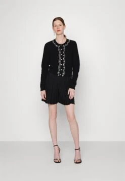 Nouvelles versions -Magasin Général De Mode 9f0d9b23840b4cd8b47816087a5e1376