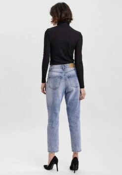 Vero Moda T-Shirt À Manches Longues - Noir 10 Vero Moda T-Shirt À Manches Longues - Noir -Magasin Général De Mode a2599f48685145e9a40168a2c931746e