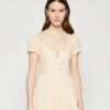 BDG Urban Outfitters Combinaison - Cream 2 BDG Urban Outfitters Combinaison - Cream -Magasin Général De Mode a4d7149bee4e4fe095fa4df5e725c827