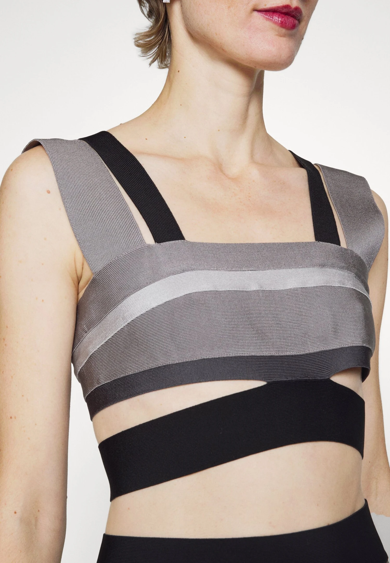 Herve Leger Law Roach Bandage Cutout Crop - Débardeur - Ash 8 Herve Leger Law Roach Bandage Cutout Crop - Débardeur - Ash – Image 6